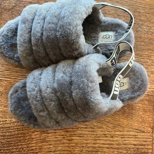 Ugg slippers in medium gray